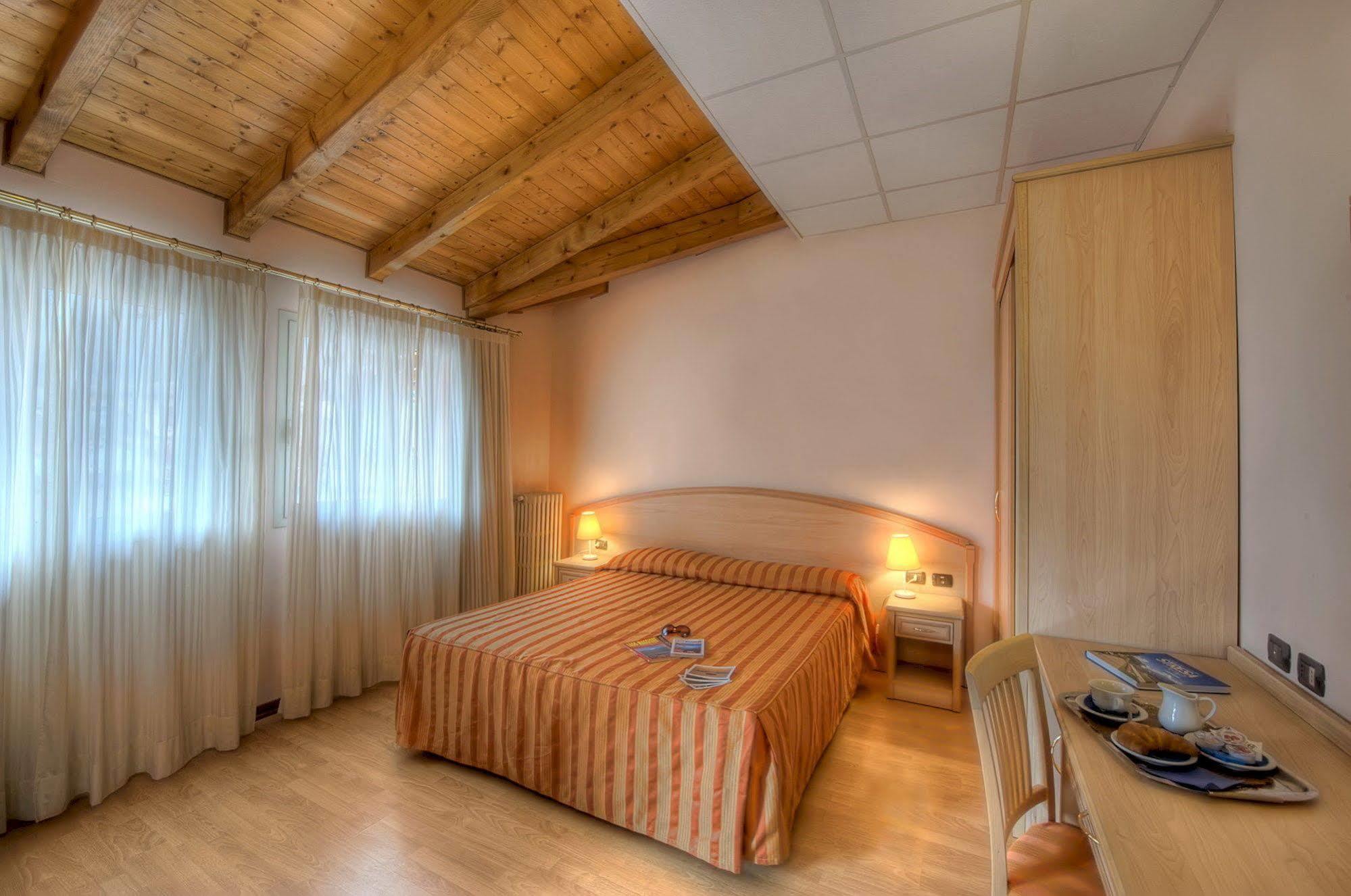 Hotel Residence Dei Fiori Baveno Zewnętrze zdjęcie
